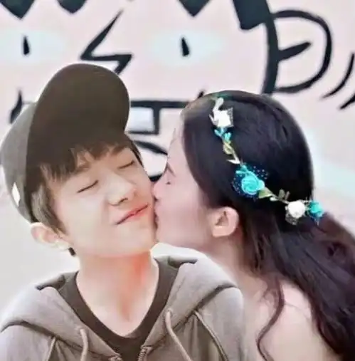第一个主动献吻易烊千玺的女生,看到大佬的表情,粉丝炸锅了