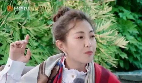 包文婧爱得太卑微了,连睡觉都要迁就包贝尔,袁咏仪表情耐人寻味