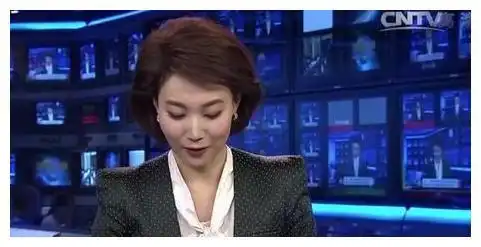李梓萌戴头套14年,送月亮姐姐空盒面膜,43岁单身被好友焦急征婚