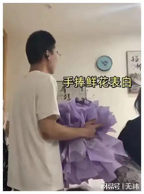 男子一见钟情表白沐足技师,儿子要接盘爸爸和叔叔见到表情尴尬