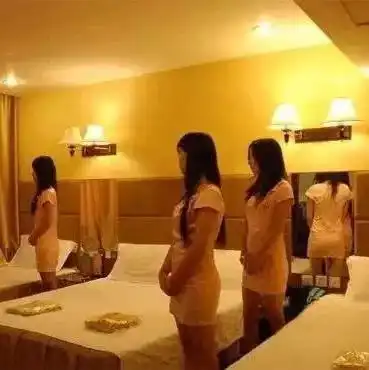 爱去黄石玩的人都看看,竟连4个外国美女也抓了只因她们做了