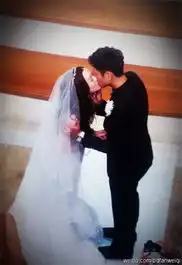 快讯范玮琪黑人教堂大婚新人拥吻