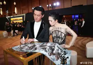 胡歌为攀登者海报签名章子怡变迷妹表情俏皮