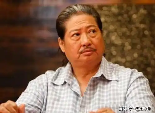 骂他的人不懂他,懂他的都会说谢谢,超脱的人和我们不一样