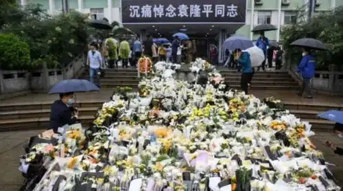 十里长街送袁老我们这个民族,充满了复兴的希望