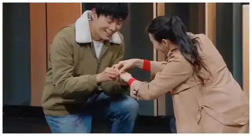 伊能静脸僵致哭戏没表情,秦昊婚后首次送钻戒,伊能静先单膝下跪