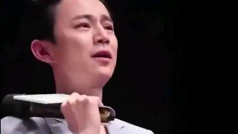 北外学生九国语言快闪演绎栀子花开,何炅现场泪崩