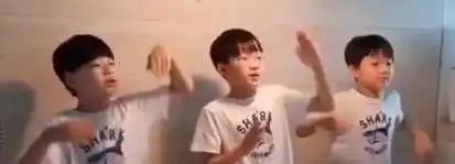 宋家三胞胎近照曝光,你手机里的表情包,长大了