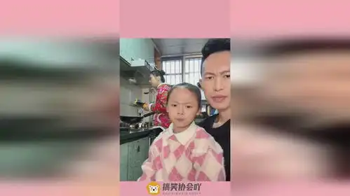 妈妈在厨房试咸度,给父女来整无语了,看这表情就知道了