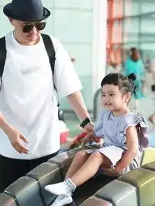 包贝尔当众怒扇女儿巴掌,网友打得好