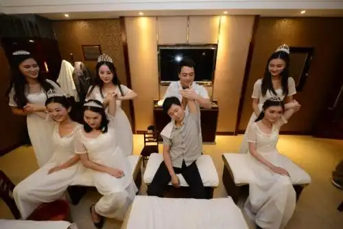 帅哥美滋滋地去足浴按摩,美女技师却说他肾不好