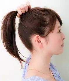 头发少怎么扎马尾好看