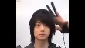 伊藤有什么好吃的东西掉在地下了吗