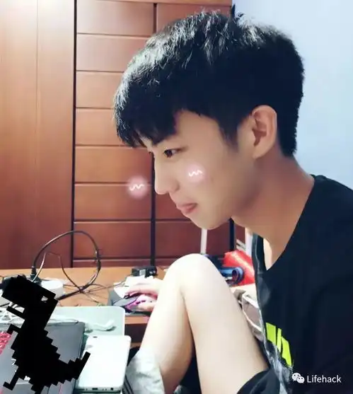 小奶狗秀了波美腿照,肌肉男看怒了
