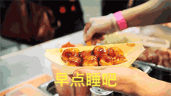 真实故事分手就是这样,一个哭着挽留,一个冷着要走所以,谈你妈逼的恋爱
