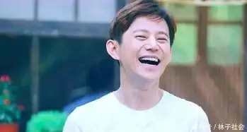 何炅近照曝光,路人镜头下的真实颜值,这还是不老男神