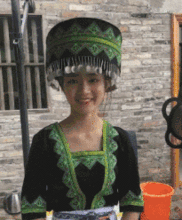 搞笑gif趣图姑娘,需要帮忙吗,我专业