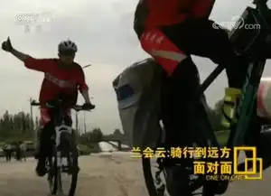 不仅带学生通宵包网吧,还与学生毕业骑行1800公里