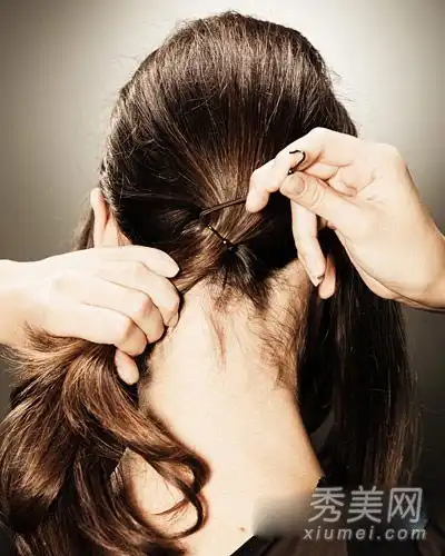 一个简单快速的1分钟洗头过程的图示
