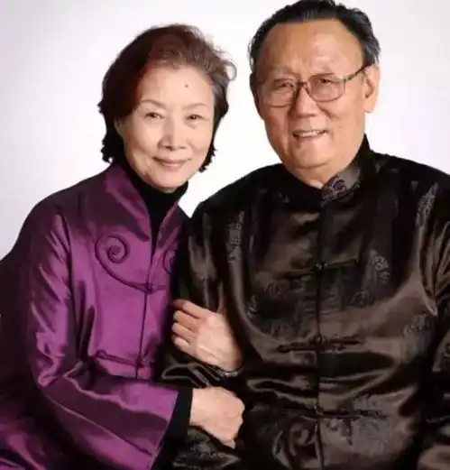 国家一级演员,儿子是导演,儿媳是国际影后,女儿更是国人的骄傲