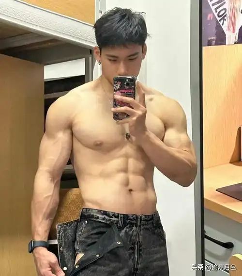 大块头脂包肌男人,让人迷恋他的腹肌