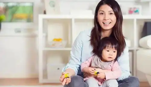 孩子总是很黏人,妈妈别不当回事,背后的原因对孩子影响很大