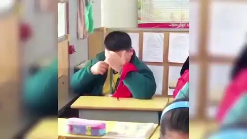 班级大神做眼保健操日常,各种招式齐上阵,表情包实在是太逗了