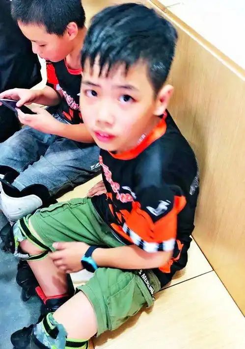 巡街锦集大王派小的们出来炸街啦小的们炸的嗨翻天观众们看得鸡冻又嘚瑟