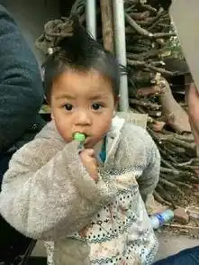 今年流行滚泪红包小孩微信表情,