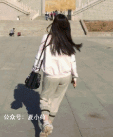 搞笑gif闺蜜喝多了,我们打算拖到垃圾桶扔了