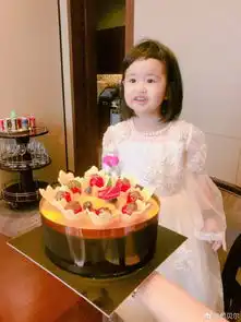 包饺子过生日闭着眼睛许下心愿