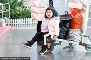 组图包贝尔夫妇穿情侣装现身饺子坐推车古灵精怪表情吸睛