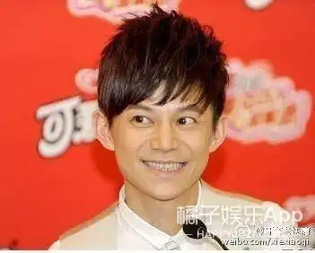 牙比脸抢镜李佳琦大笑秒变马脸表情包,刘涛烤瓷牙值300万