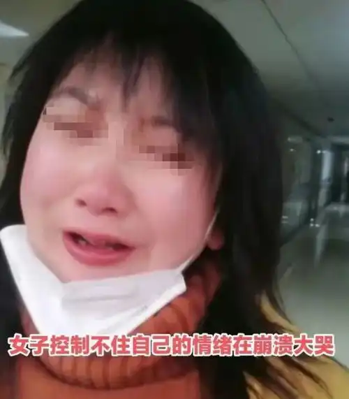 回顾女子照顾父亲直到去世,得知18万存款全给弟弟,委屈哭了