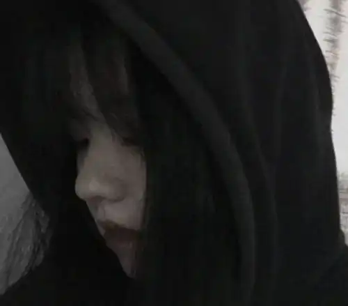 ins适合情绪低落时用的丧系女生头像