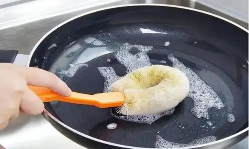不粘锅有毒且致癌涂层刮花后还能用吗央视实验告诉你答案