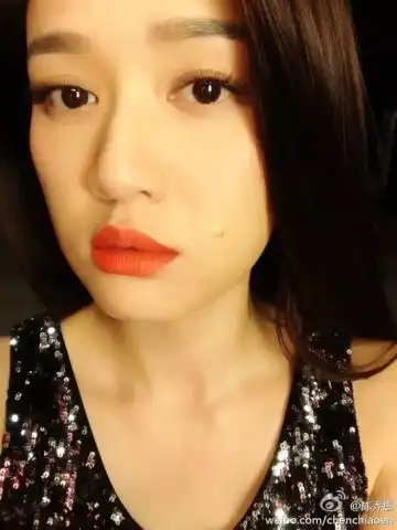 陈乔恩又双叒叕爆痘痘mark这款必备遮瑕妆容,爆痘期也让你好看到飞起