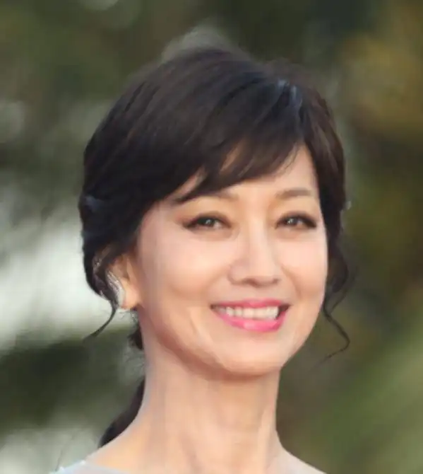 不老女神被玩坏,这五位过60岁的女神,整容p图个顶个的厉害