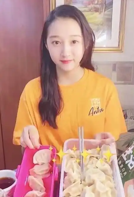 关晓彤推广人造肉假吃引热议,自己吃真肉让别人吃假肉