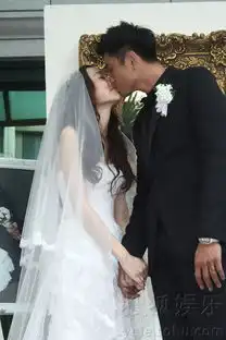 黑人范范再秀恩爱大方任媒体拍照