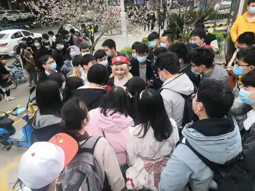 肯德基门口的原神众生相温迪跨栏,可莉被包围,店长气得赶人