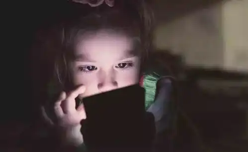 美国心理学家从小玩手机和不玩手机的孩子,10年后的差别太大了