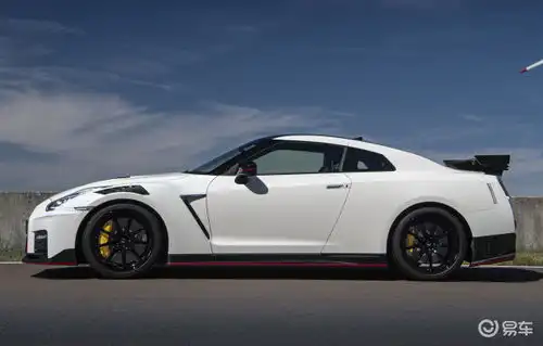 2021款日产gtrnismo