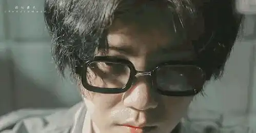 公平吗面瘫男主们一个表情演完一部剧,照样火照样戏约不断