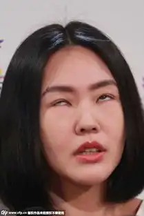 小s豪放大笑刷新翻白眼表情包谈蔡康永上辈子是情人