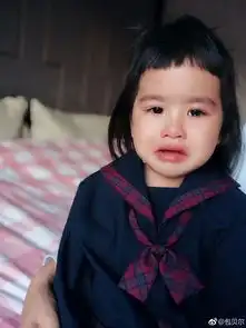 组图包贝尔剪坏女儿发型饺子咧嘴大哭表情超委屈