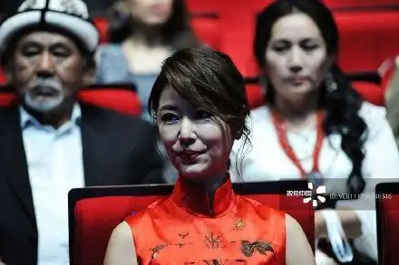 林心如被摄影师拍下满脸褶皱,她这么用表情包回应