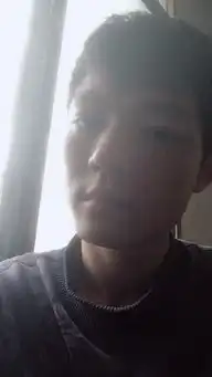 求大神帮我改成适合微信头像的大小,不裁剪