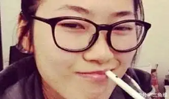 张艺谋女儿和冯小刚女儿近照,网友同是导演的后代差别这么大