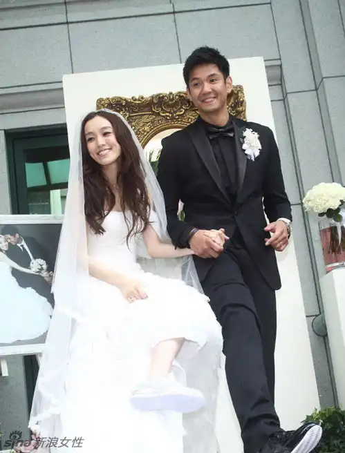 范玮琪陈建州结束十年爱情长跑欢乐进入婚姻殿堂